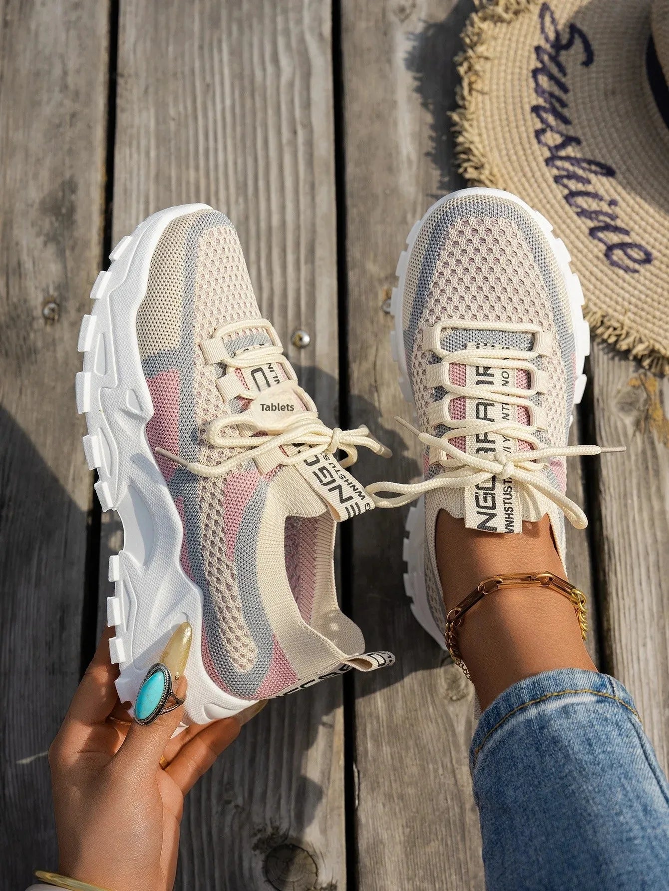 KicksStyle Modern Beat — lightweight, breathable and stylish. Featuring elastic mesh, a chunky sole and urban athletic vibes, this sneaker delivers freshness, comfort and dynamic energy for your everyday rhythm.