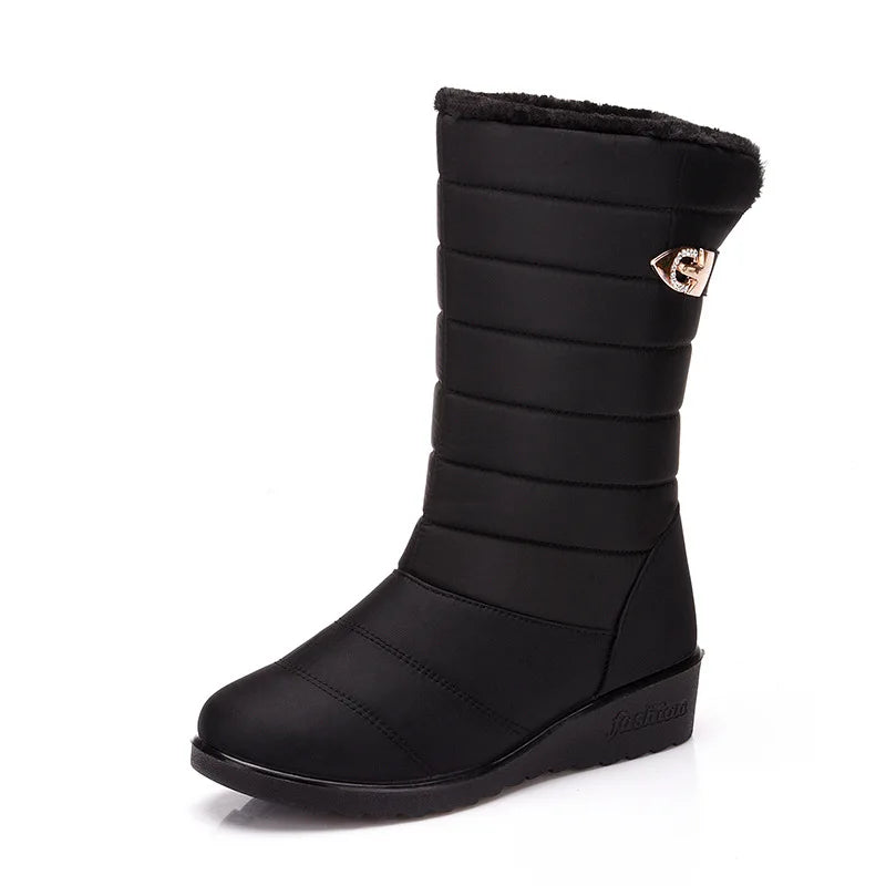 KicksStyle Luna Boots — warmth and elegance in every step. With a soft inner lining, padded high shaft and lightweight non-slip sole, they offer comfort, style and safety to embrace winter with confidence.