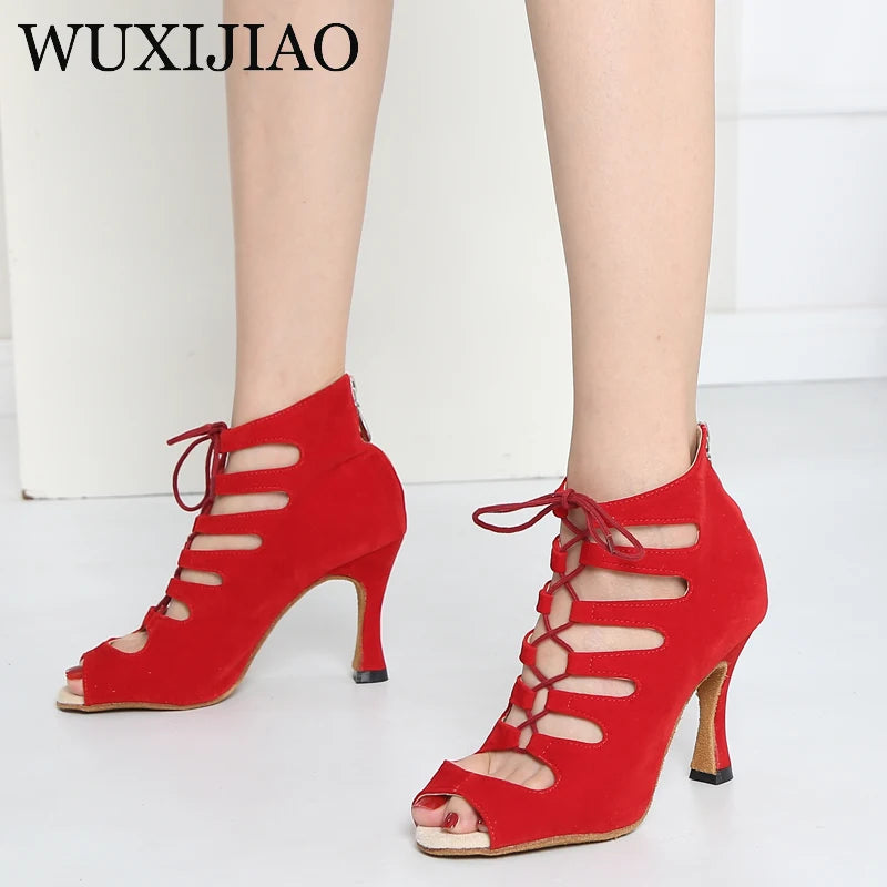 KicksStyle Éclat Paris — Parisian glamour in every detail. With elegant cutouts, a delicate lace-up design and a striking heel, this model blends charm, sensuality and sophistication to elevate any occasion with confidence and shine.