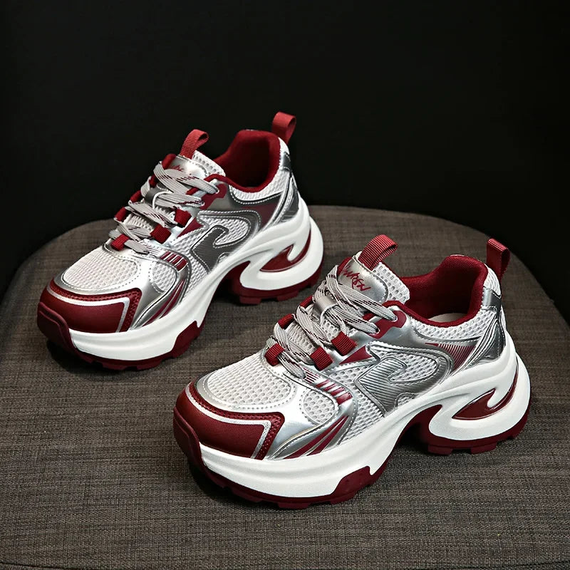 KicksStyle Light Run — lightweight performance with a futuristic edge. Metallic design, breathable structure and stable cushioning deliver comfort, speed and bold style for those who seek energy and personality in every step.