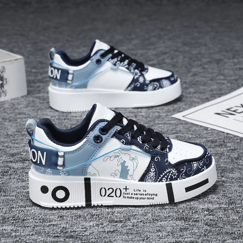 KicksStyle Core  — where street art meets attitude. Featuring bold graphic visuals, vibrant details and a sturdy sole, this sneaker delivers comfort, style and personality for those who live the city with authenticity.