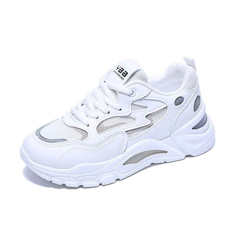 KicksStyle Amora Chic — elegance meets comfort. With refined design and unmatched lightness, this sneaker brings sophistication and versatility to every step, highlighting the charm and confidence of those who wear it.