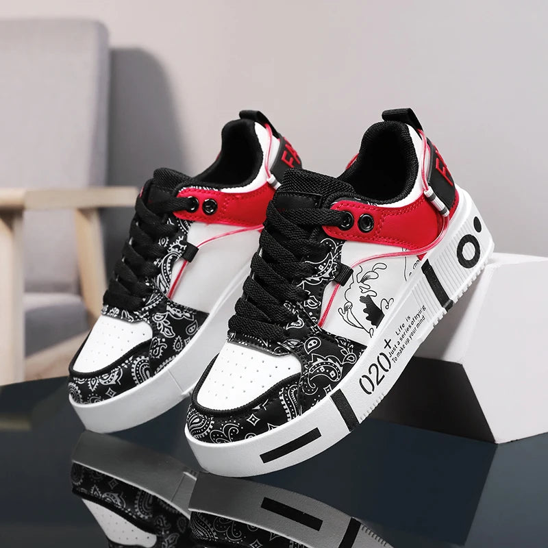 KicksStyle Core  — where street art meets attitude. Featuring bold graphic visuals, vibrant details and a sturdy sole, this sneaker delivers comfort, style and personality for those who live the city with authenticity.