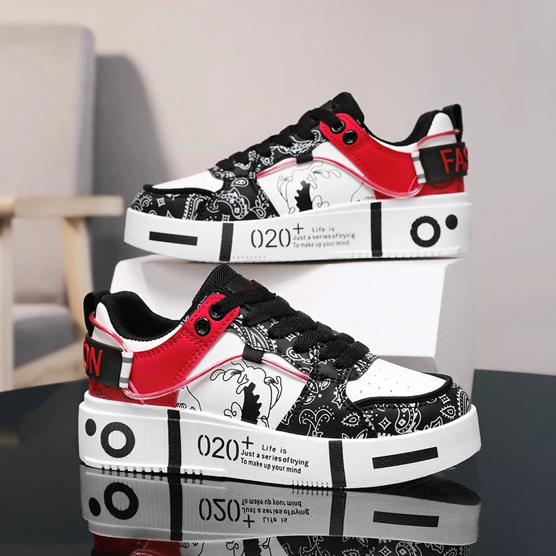 KicksStyle Core  — where street art meets attitude. Featuring bold graphic visuals, vibrant details and a sturdy sole, this sneaker delivers comfort, style and personality for those who live the city with authenticity.