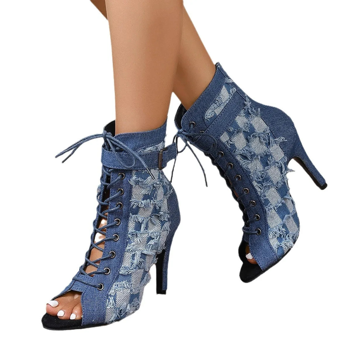 KicksStyle Amélie Glam — style, boldness and glamour in one heel. Featuring textured denim, modern cutouts and an elegant lace-up design, this model delivers personality, charm and sophistication for those who love to stand out.
