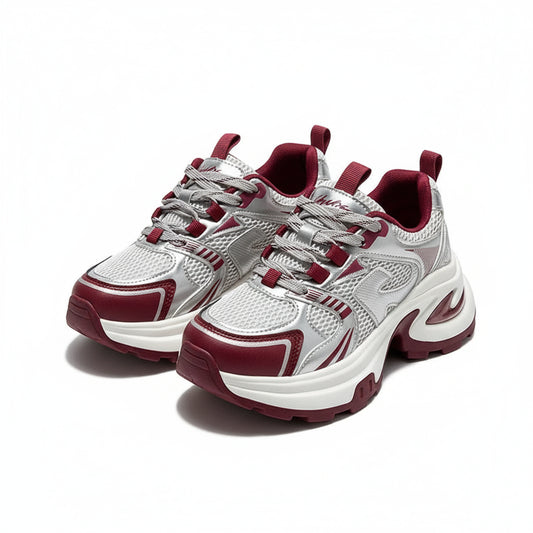 KicksStyle Light Run — lightweight performance with a futuristic edge. Metallic design, breathable structure and stable cushioning deliver comfort, speed and bold style for those who seek energy and personality in every step.