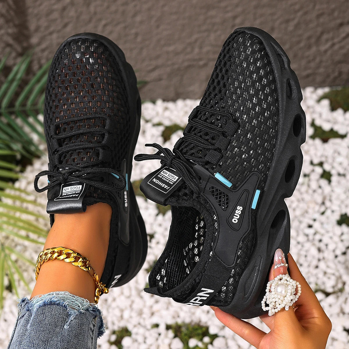 KicksStyle Neo Femme — light, stylish and tech-inspired. With a breathable mesh design, modern sole and bold feminine look, this sneaker delivers extreme comfort, freshness and attitude for those who live fashion in motion.