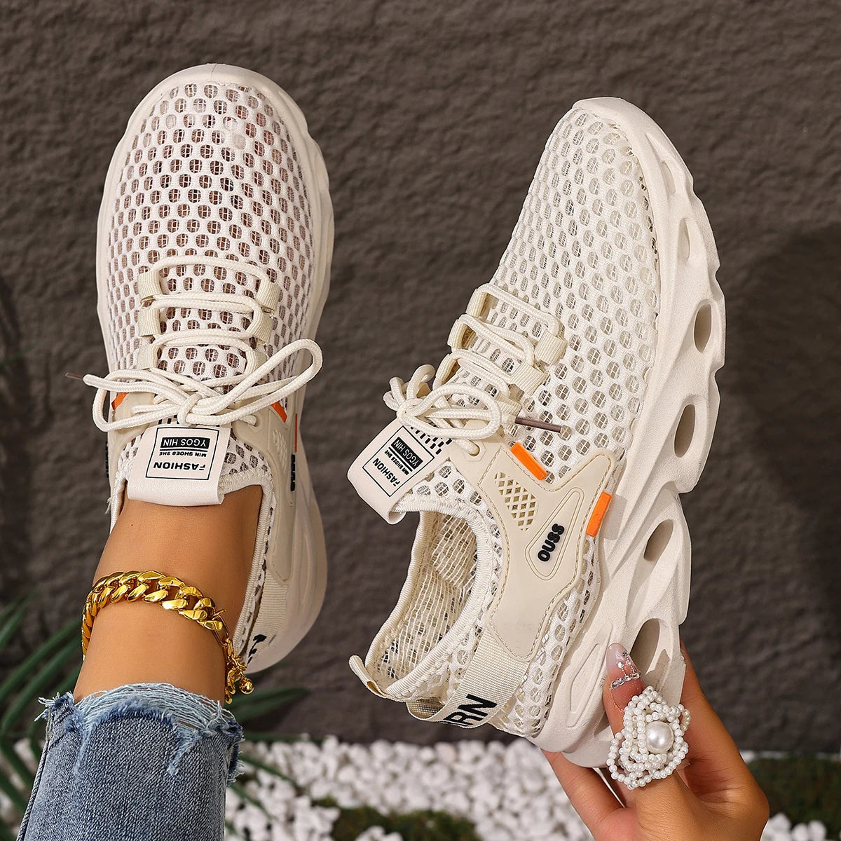 KicksStyle Neo Femme — light, stylish and tech-inspired. With a breathable mesh design, modern sole and bold feminine look, this sneaker delivers extreme comfort, freshness and attitude for those who live fashion in motion.