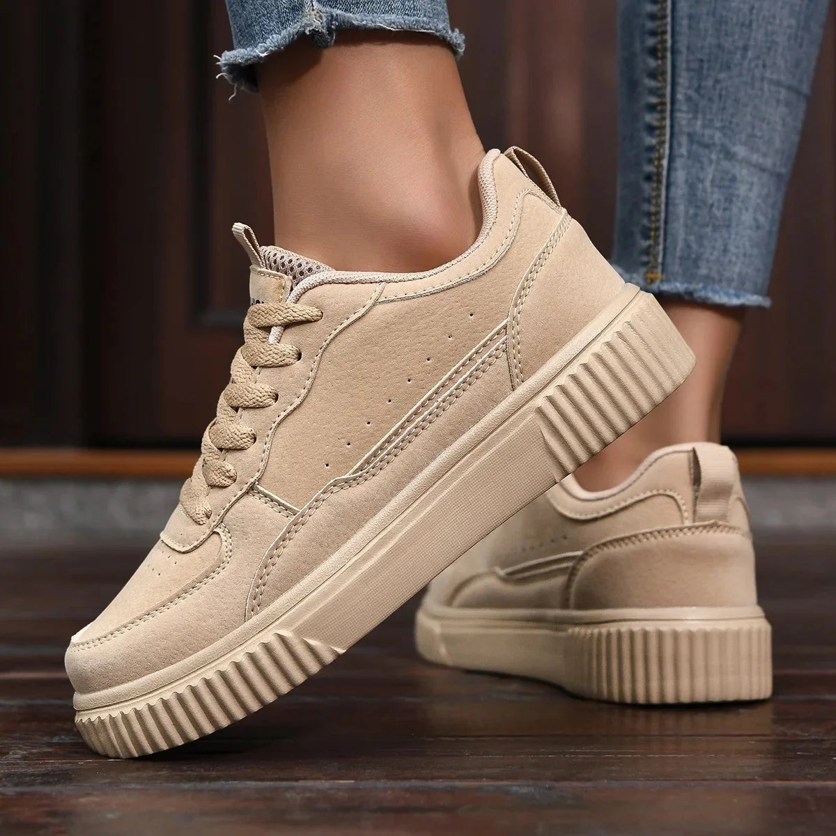 KicksStyle AeroPulse V1-Breathable · Thick platform · Non-slip outsole for cement floors · Unisex · Urban comfort · High durability